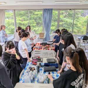 <span class="title">いろんなグルーミング道具に触れてみよう！</span>